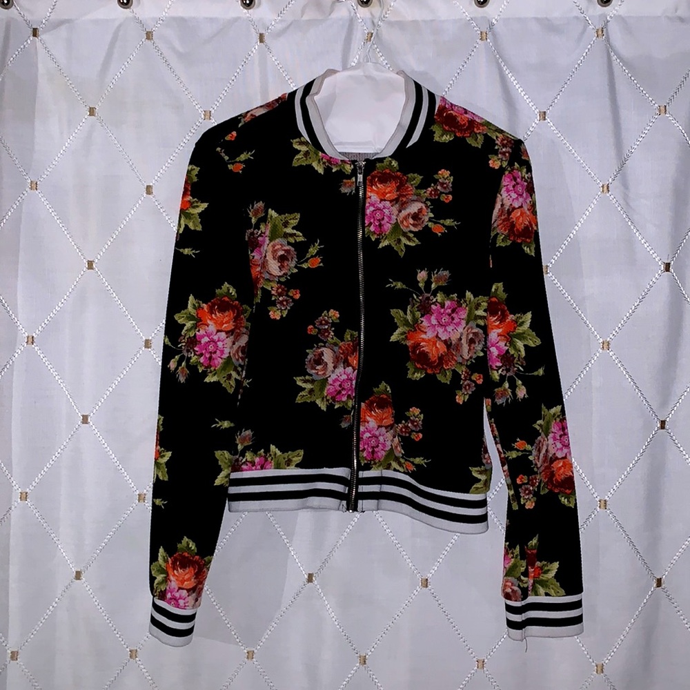 Black, floral jacket 🌸 LIKE NEW